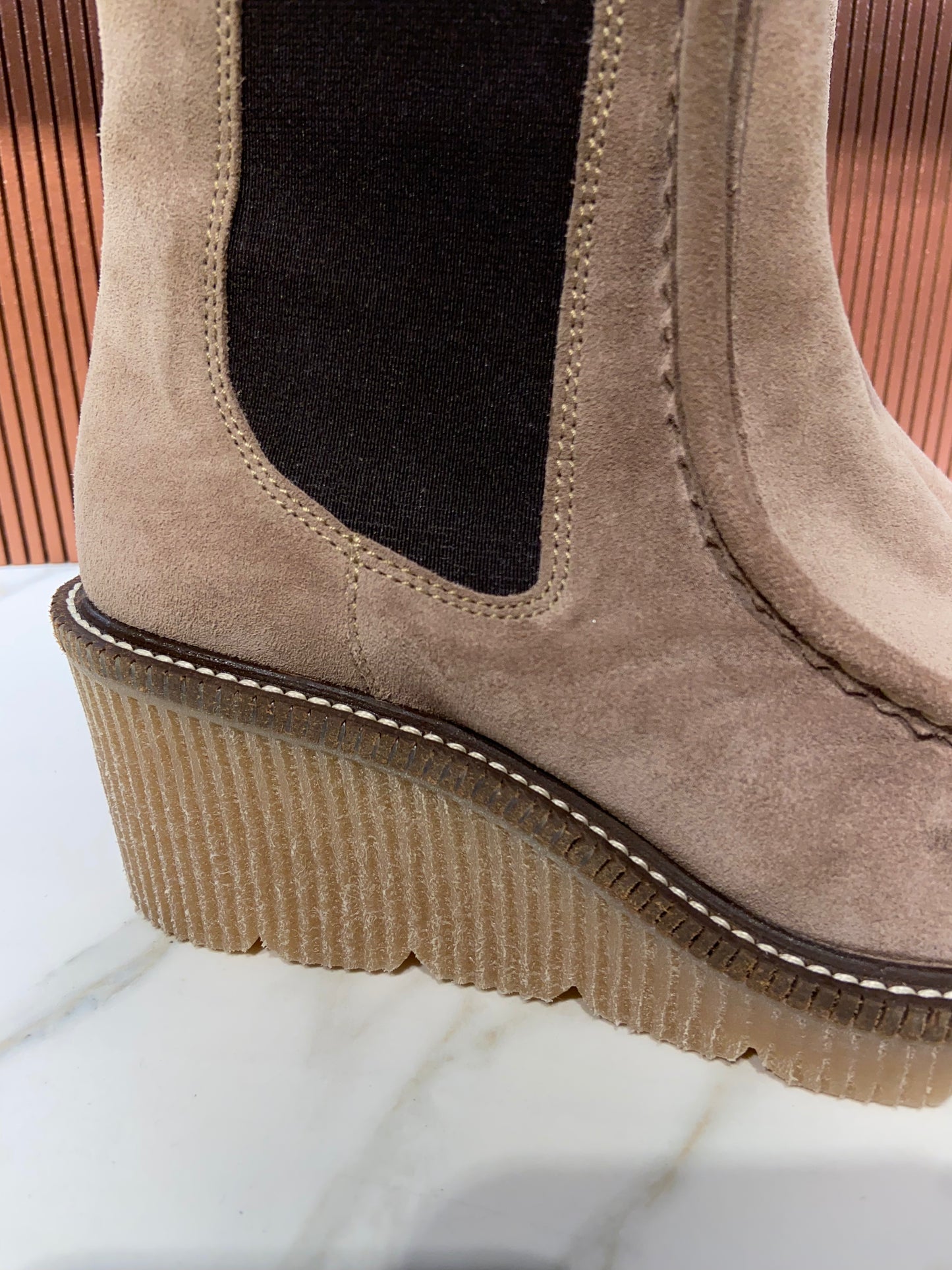 Bottines à talon compensé