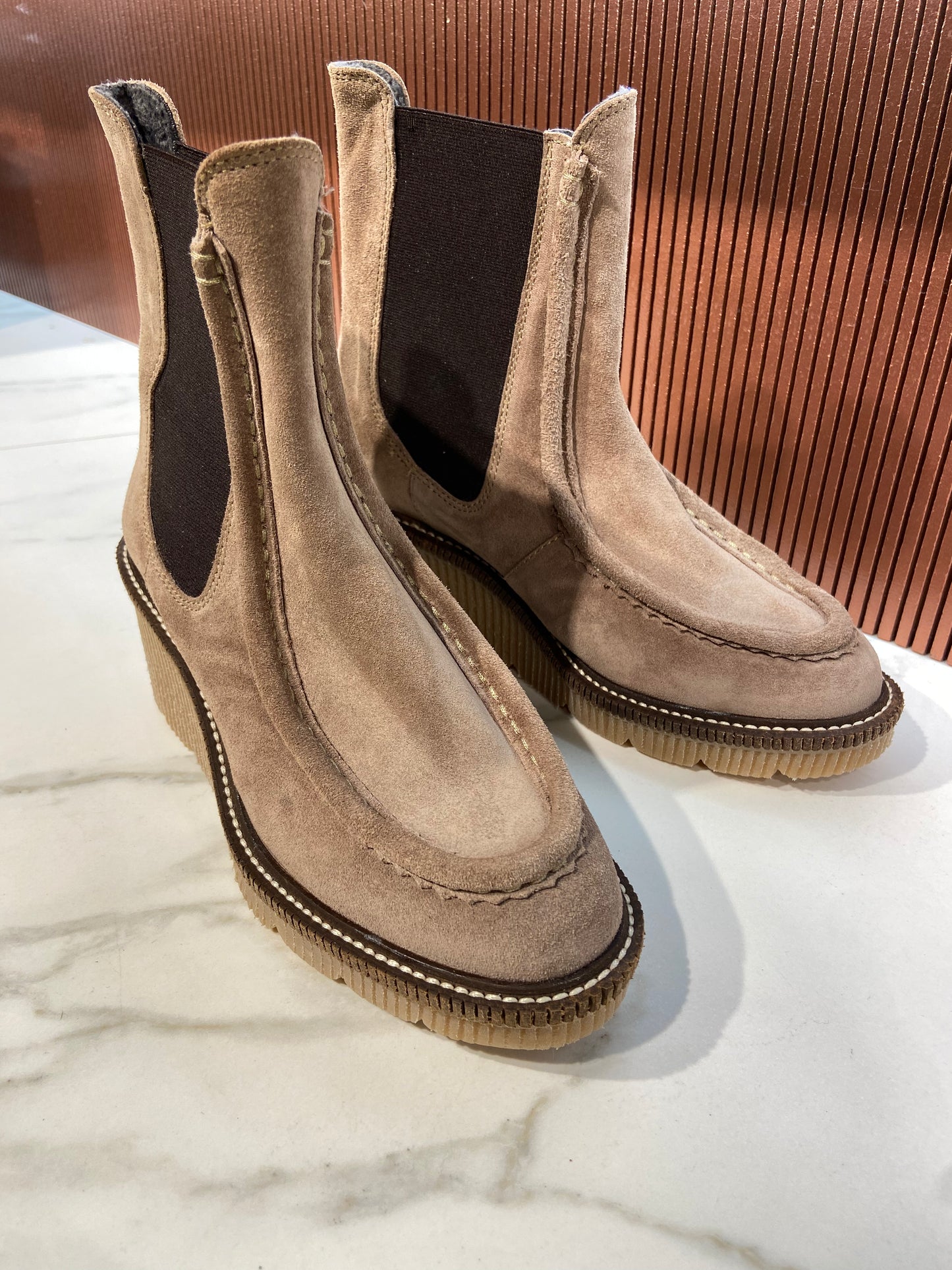Bottines à talon compensé